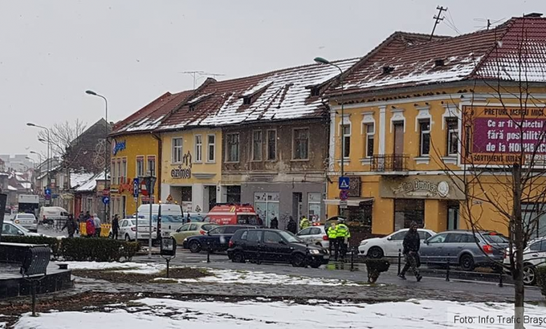 BRAȘOV. ULTIMA ORĂ. Pieton lovit de mașină, lângă Ando’s. Update: Accidentul a avut loc pe „zebră” (FOTO) 1 accidentandos.jpg
