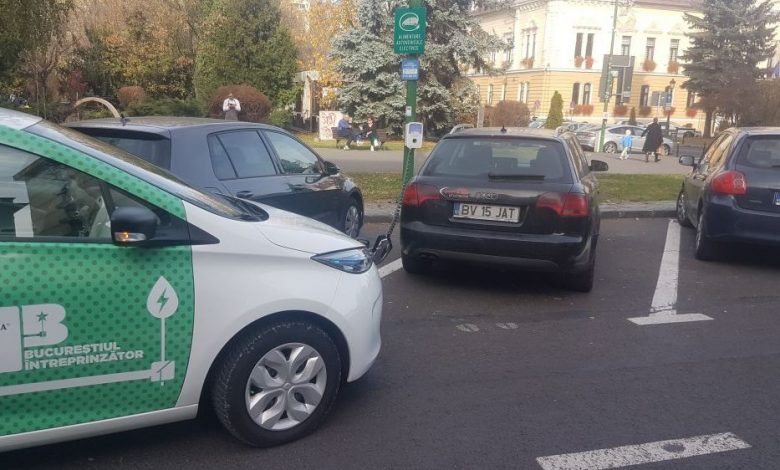 BRAŞOV. Consilierii locali PSD propun ca posesorii de maşini electrice să fie scutiţi de la plata taxei de parcare pe domeniul public 1 incarcare-electrica.jpg