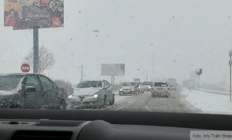 TIR blocat pe DN 1 Braşov - Făgăraş! Probleme din cauza zăpezii şi pe DN 11, în apropiere de Prejmer 1 incidentprejmer3_2.jpg
