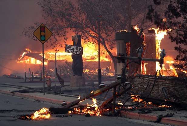 Zeci de mii de persoane evacuate, în urma unui incendiu de vegetație 1 indendiu.jpg