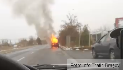 BRAȘOV. Șofer rănit în incendiul care i-a cuprins autovehiculul (FOTO) 1 masinafoc.png