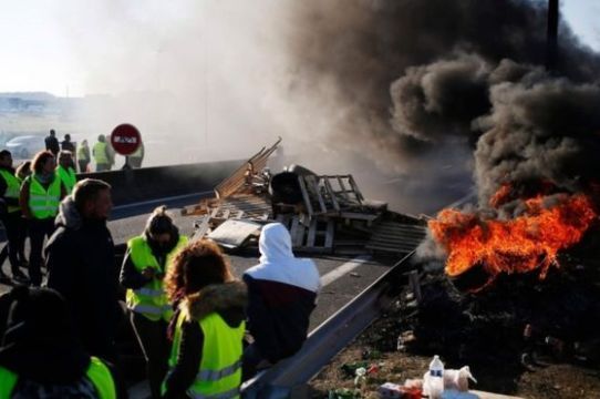 Proteste masive în Franța, față de scumpirea carburanților 1 paris_19.jpg