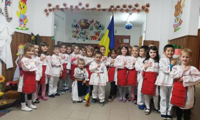 BRAŞOV. „Juniorii” de la Grădiniţa Nr. 26, pregătiţi să întâmpine cum se cuvine Ziua Naţională! (GALERIE FOTO) 1 poza4_3.jpg