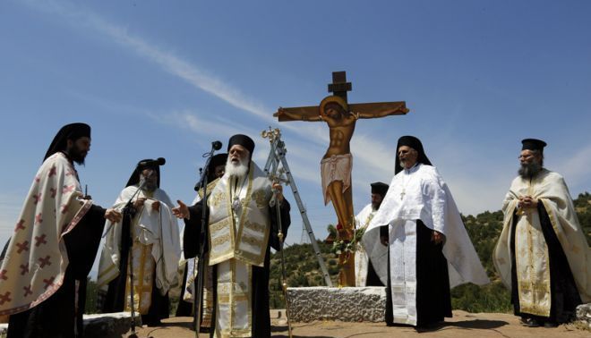 Mii de preoți din Grecia nu vor mai fi plătiți de stat 1 preotigrecia.jpg