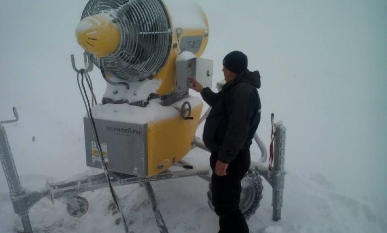NINGE în Poiana Braşov!!! VESTE BUNĂ pentru schiori: a început să se producă zăpadă artificială!!! 1 zapada_11.jpg