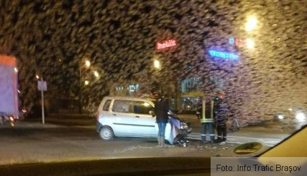 BRAȘOV. Autoturism lovit de tren, la trecerea din zona străzii De Mijloc (FOTO) 1 accidenttren_5.jpg