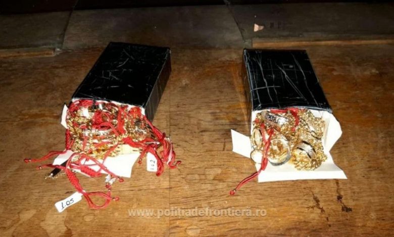 Peste jumătate de kilogram de aur, descoperit într-un camion, la frontieră (FOTO) 1 bijuteriifrontiera.jpg