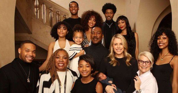 Fotografia de familie care a făcut senzație de sărbători 1 eddiemurphy.jpg