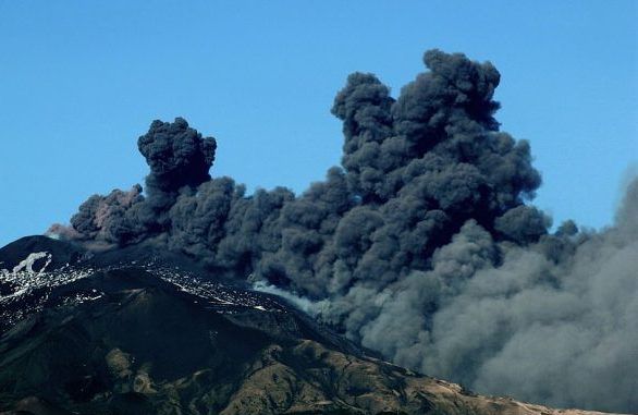 Cutremur cu magnitudinea 4,8 în Sicilia 1 etna_3.jpg