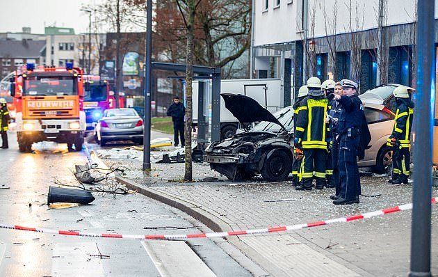 O maşină care a intrat în mulţime a ucis o femeie şi a rănit 14 persoane 1 germania_25.jpg