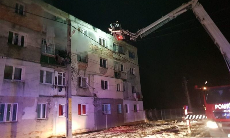 Zeci de persoane evacuate dintr-un bloc, din cauza unui incendiu 1 incendiubotosani.jpg