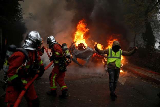 Update. Președintele Macron condamnă violenţele din Franța 1 paris2.jpg