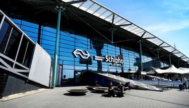 Bărbat reţinut pe aeroport, după o ameninţare cu bombă 1 schiphol.jpg