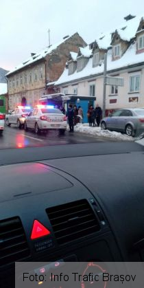 BRAȘOV. O tânără a ajuns la spital, după ce i-a fost prins un picior în ușa autobuzului RATBV (FOTO) 1 FB_IMG_1547560221615_262305.jpg