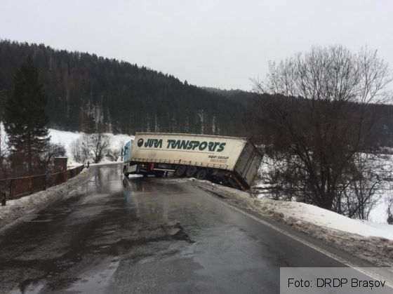 Probleme în trafic, pe DN 1A, Brașov - Ploiești, din cauza unui TIR (FOTO) 1 IMG-20190124-WA0002_262673.jpg
