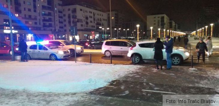 BRAȘOV. Pietoni răniți ușor de un autoturism, în apropierea mall-ului Coresi (FOTO) 1 accident coresi 2_262040.jpg