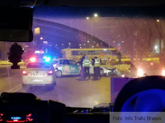 BRAȘOV. Tamponare, azi-noapte, pe Bulevardul Griviței (FOTO) 1 accident grivitei 3_262060.jpg