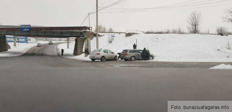 BRAȘOV - Făgăraș. Taximetrist lăsat fără permis, după o tamponare 1 accidentfagaras_20.jpg