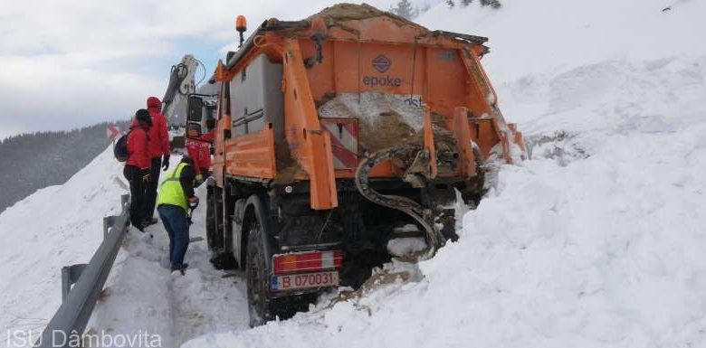 Utilaj de deszăpezire, surprins de avalanşă 1 avalansautilaj.jpg