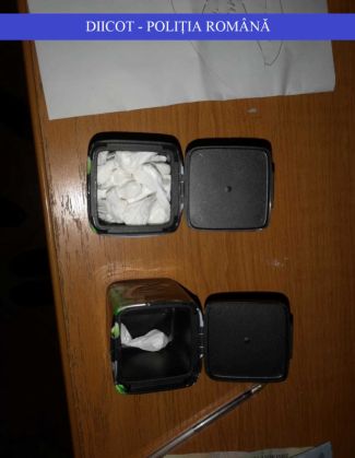 Cocaină introdusă în țară fiind ascunsă sub volanul unui autoturism 1 bcco 3_262035.jpg