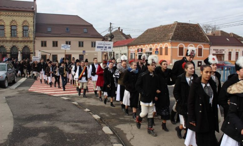 BRAȘOV. Astăzi se desfac cetele de feciori și fete din Țara Făgărașului 1 cete-feciori.jpg