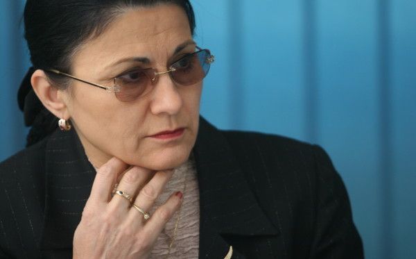 Ecaterina Andronescu dă vina pe părinți pentru fondul clasei 1 ecaterinaandronescu.jpg