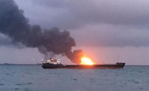 Două nave au luat foc în Marea Neagră. 10 morți 1 kerci.jpg