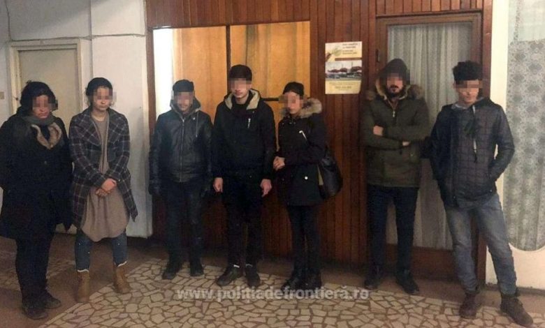 Migranți ascunși printre castane, într-un TIR care urma să treacă frontiera pe la Nădlac 1 migranti_11.jpg