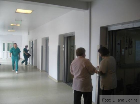 BRAȘOV. Salariu cu 52% mai mare pentru o infirmieră debutantă decât pentru una în prag de pensie 1 spital hol asistente_253750.jpg