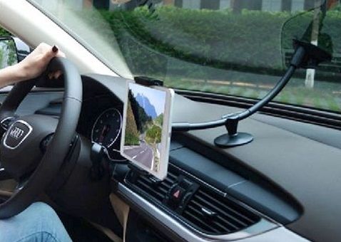 MAI vrea să interzică tabletele şi dispozitivele similare, pe drumurile publice! Şi bicicliştii vor fi sancţionaţi 1 tabletavolan.jpg