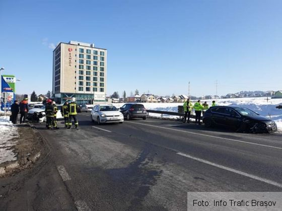 BRAȘOV. Accident cu două victime, la ieșire din oraș spre Predeal (FOTO) 1 FB_IMG_1550307257848_263538.jpg