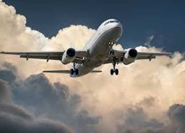 Un avion a aterizat de urgență după o tentativă de deturnare 1 airplane.jpg