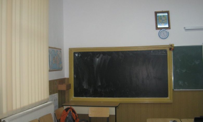 CORONAVIRUS BRAȘOV. Doar patru unități de învățământ vor funcționa online de luni 1 clasa-scoala.jpg