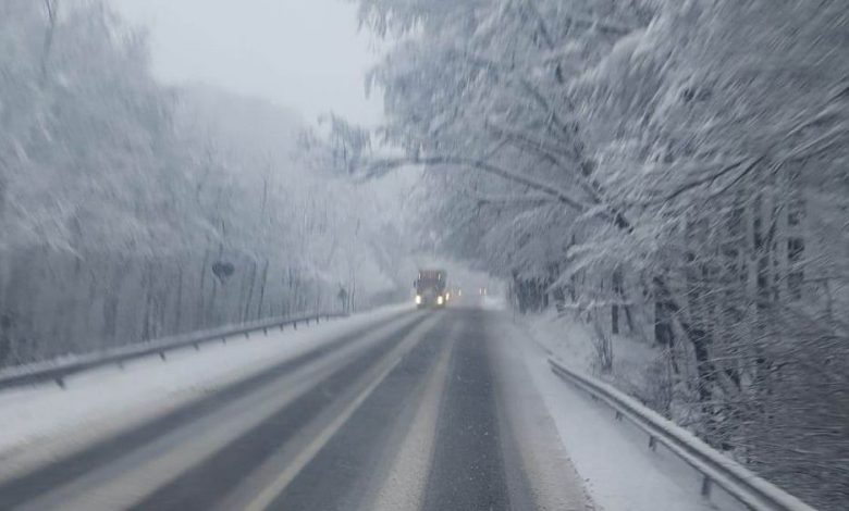 BRAȘOV. Apel de la drumari: „Evitați deplasările în interes personal!” 1 deszapezire_3.jpeg