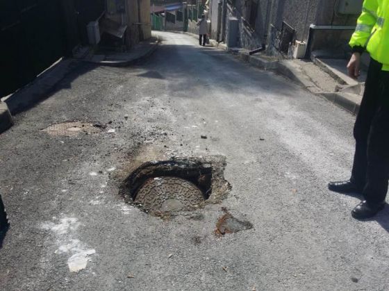 BRAŞOV. Groapă păzită de poliţişti locali 1 groapa2_263941.jpeg
