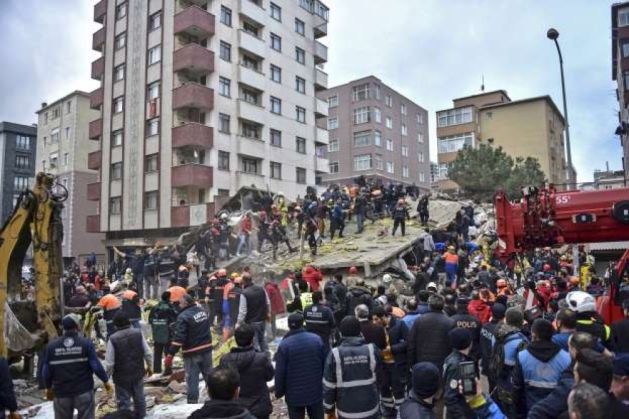 Bloc cu opt etaje, prăbușit în Istanbul 1 istanbul2_263201.jpg