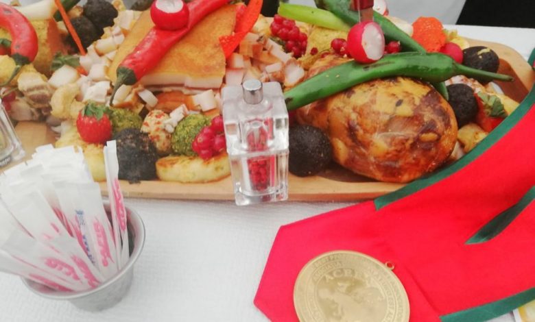 BRAȘOV. Cea mai premiată slănină la... SlanăFest, unde se poate găsi și ciocolata cu slănină 1 slana-fest-2019-brasov9.jpg