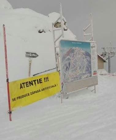 Strat tot mai subţire de zăpadă, în Poiana Braşov 1 zapadapoiana.jpg