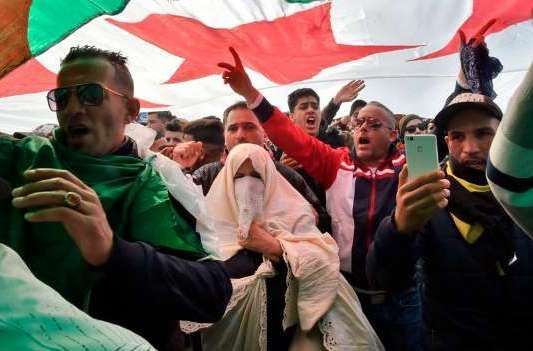 Update. Bilanțul protestelor masive din Algeria. Un mort și 183 de răniți 1 algeria_3.jpg