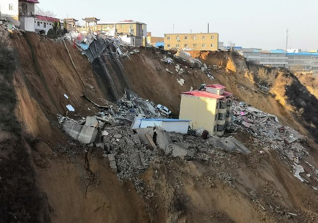 Două clădiri rezidenţiale s-au prăbușit în China. Șapte morți 1 china_2.jpeg