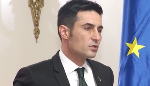 Claudiu Manda a strâns semnăturile pentru europarlamentare 1 claudiu.jpg