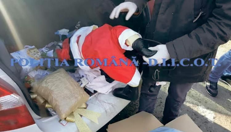 Traficanții prinși, la Brașov, cu droguri ascunse în figurine Moș Crăciun au fost condamnați definitiv 1 drogurimoscraciun.jpg