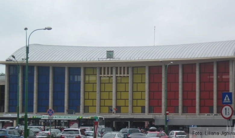 BRAŞOV. „Vrem o gară ca afară!” 1 gara-tricolor3.jpg