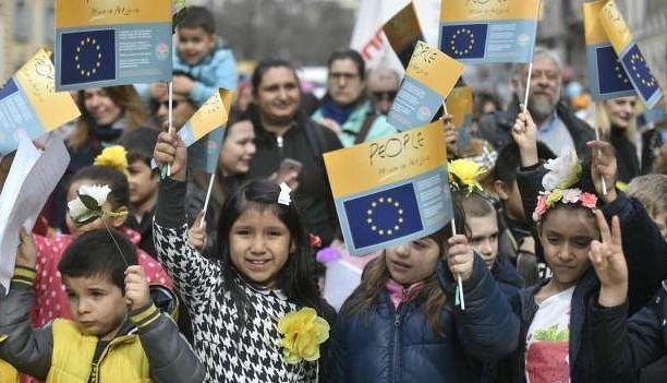 200.000 de oameni au mărșăluit la Milano împotriva rasismului 1 milano_4.jpg