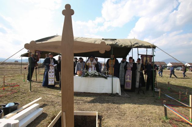 piatra-temelie-biserica_264950.jpg