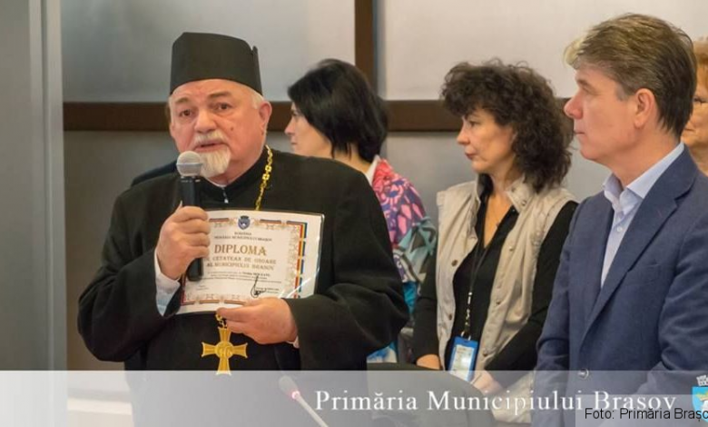 Prof. univ. dr. Ovidiu Moceanu a primit titlul de „Cetăţean de Onoare al municipiului Brașov” 1 preot_7.jpg