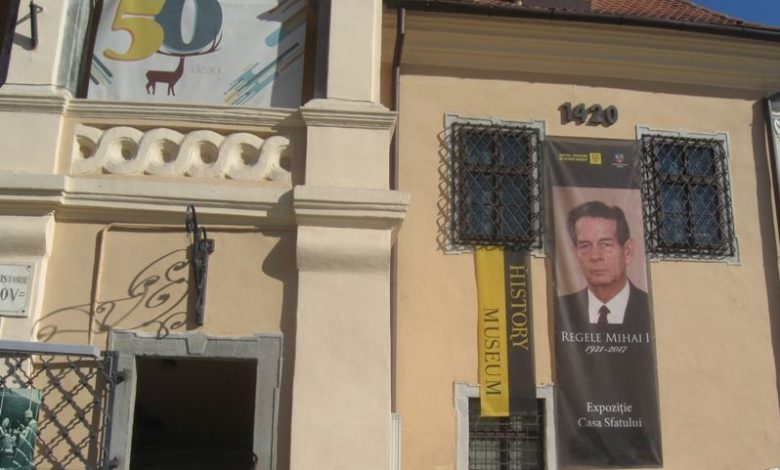 BRAȘOV. „Conversaţii cu Regele Mihai”, la Muzeul Judeţean de Istorie 1 rege-casa-sfatului.jpg
