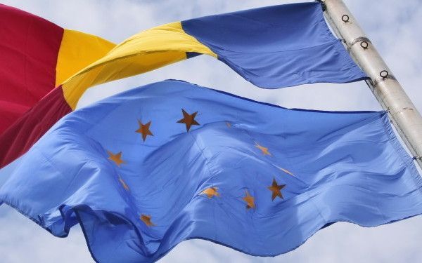 Sondaj. Românii au încredere în Armată, Biserică, NATO şi Uniunea Europeană 1 romaniaue.jpg