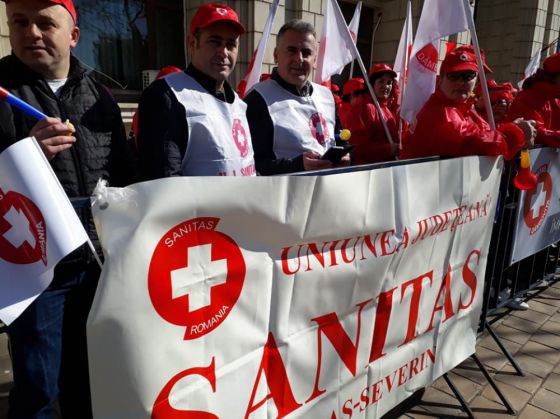 Sindicaliştii din Sanitas au început protestele de stradă 1 sanitas-pichetare4_264207.jpg