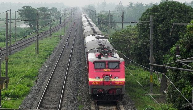 Un copil de 12 ani s-a electrocutat în timp ce îşi făcea selfie 1 selfie-on-train.jpg